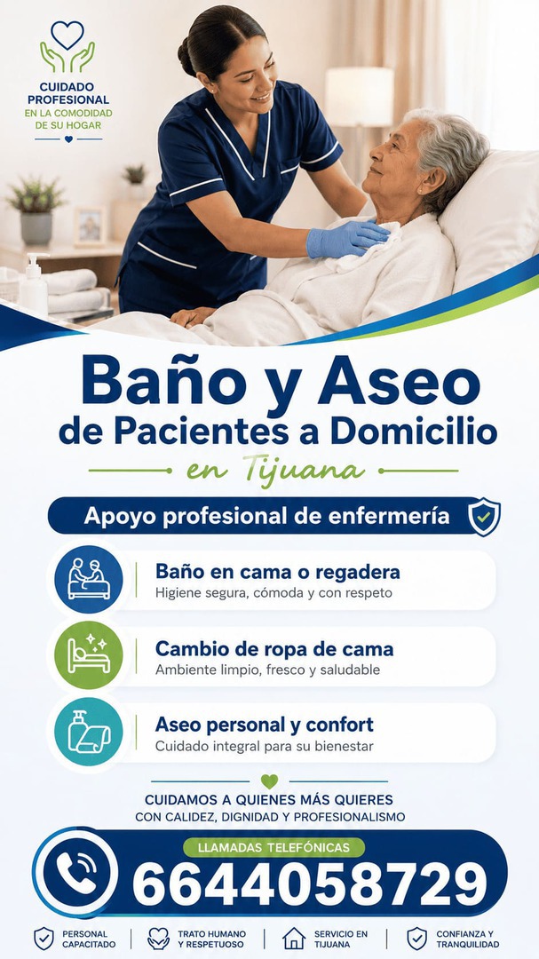 Enfermera realizando baño y aseo de paciente a domicilio en Tijuana.